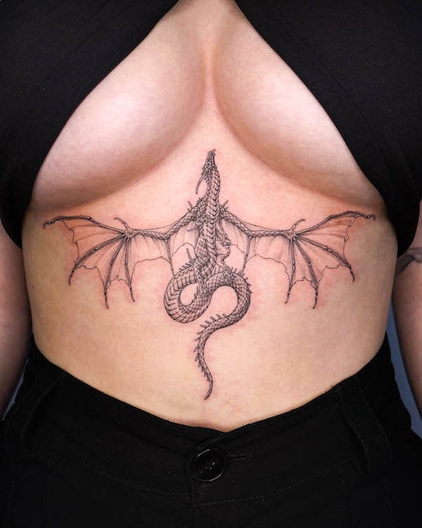 Tatuaggio Dragon sternum del tatuatore Intat
