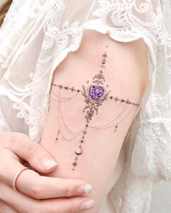 Tatuaggio Gemstone pendant sleeve armband di @tattooist_solar