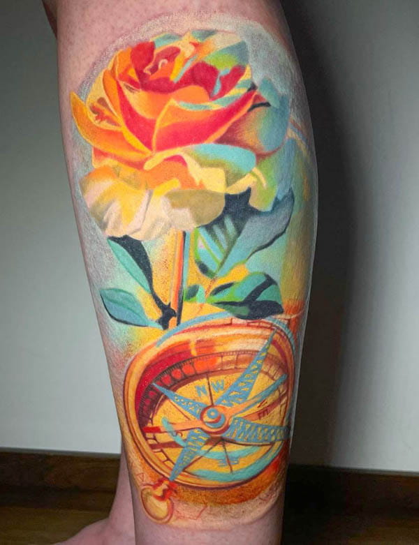 Tatuaggio 3D con rosa e bussola di @peter_szalay_tattoo