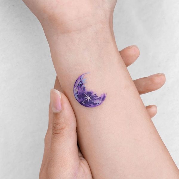 Tatuaggio della luna nuova di @eden_tattoo_