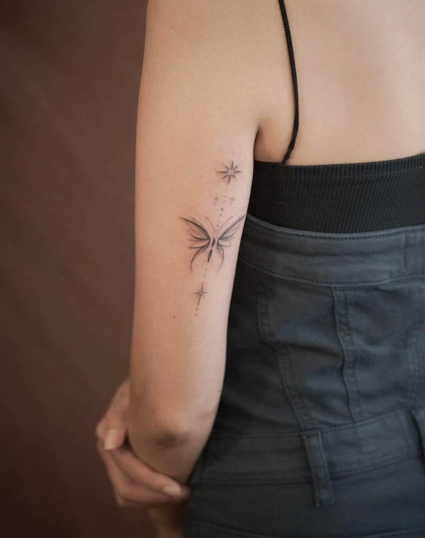 Tatuaggio farfalla della rinascita di @sukza__art