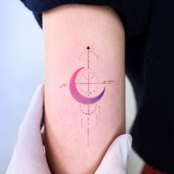 Tatuaggio con la luna nuova di @oitattooe