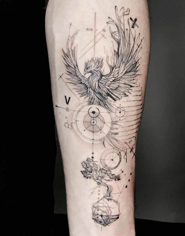 Tatuaggio di fenice di @monikamoni.art_