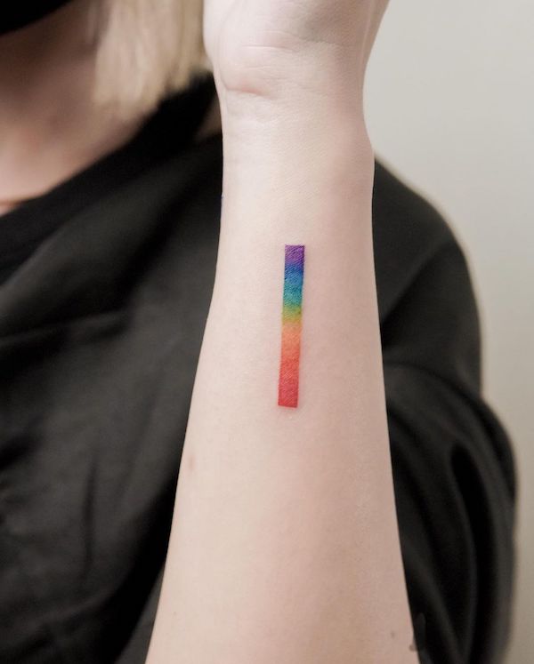 Tatuaggio arcobaleno della rinascita di @tattoodo