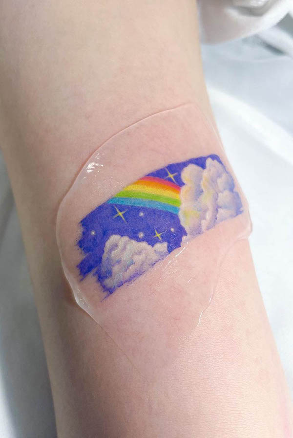 Tatuaggio arcobaleno della rinascita di @oli_vi_tattoo