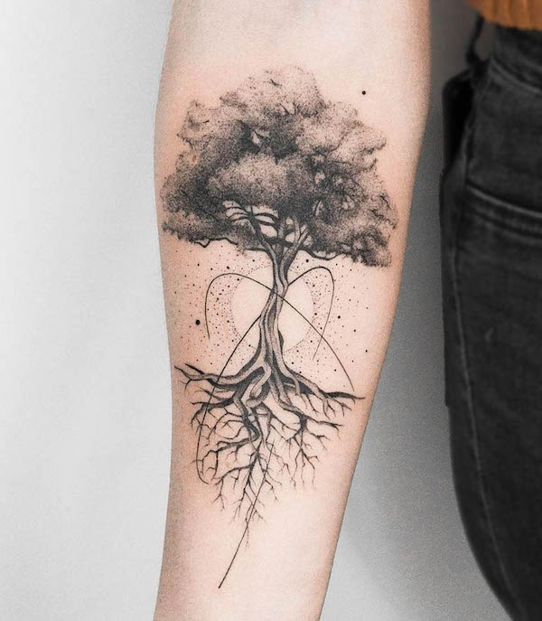 Il tatuaggio dell'albero della vita di @klax.tattooer