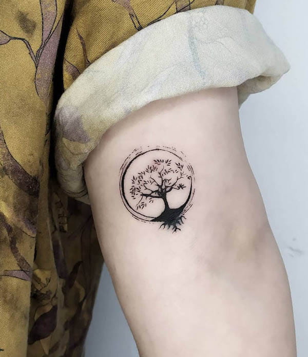 Tatuaggio dell'albero della vita di @oztattoom