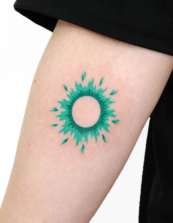 Tatuaggio Sole verde di @nobodytattoo