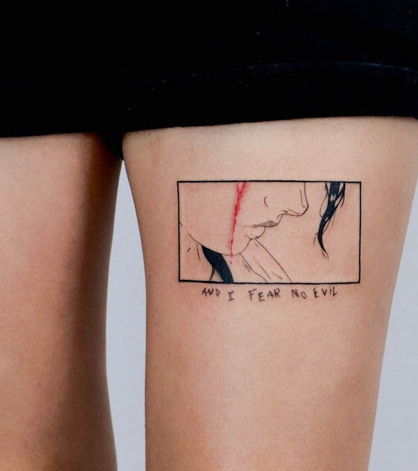 Tatuaggio sulla coscia con fumetti e citazioni di @modoink_gary