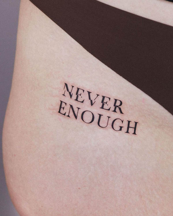 Citazione tatuaggio sulla coscia di @baekryeon_tattoo