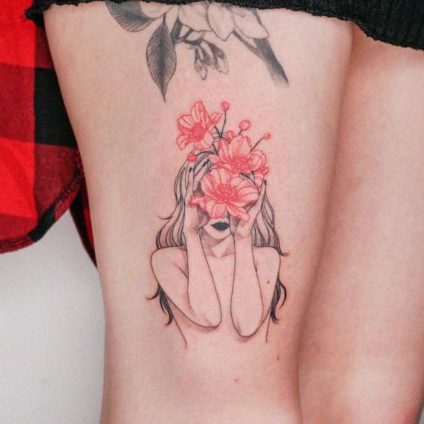 tatuaggio femminile sulla coscia da @roda.tattooer