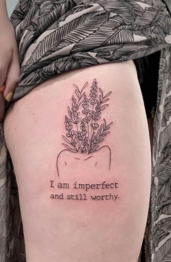Tatuaggio d'amore a linea sottile di @muchttoomuch