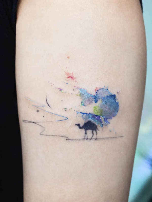 Tatuaggio di cammello e dessert di @tattooist_namoo