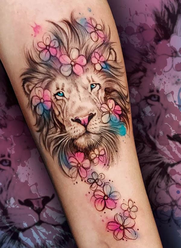 Tatuaggio con leone acquerellato di @baltapaprocki