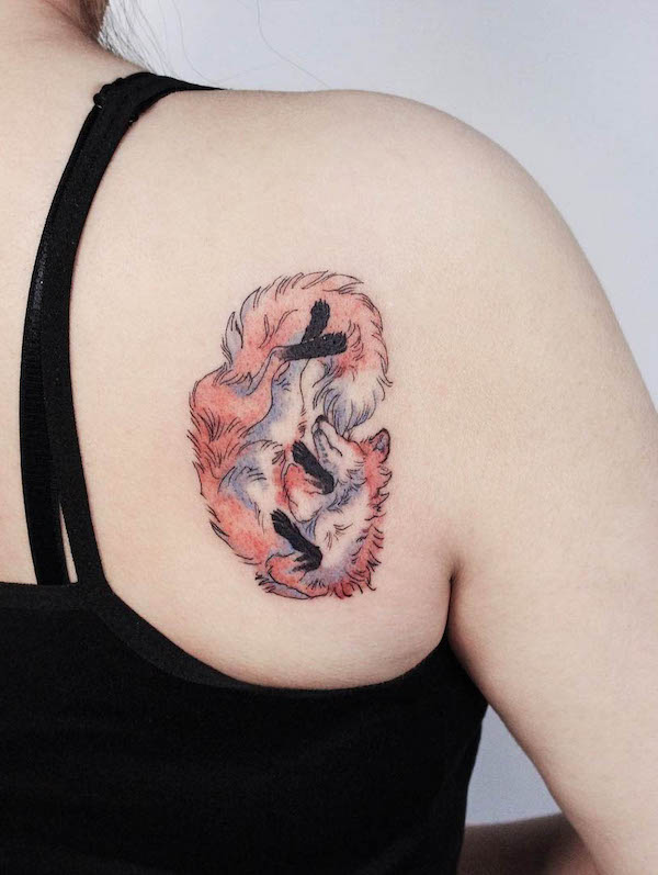 Tatuaggio di scapola di volpe di @tattoo.nyx_