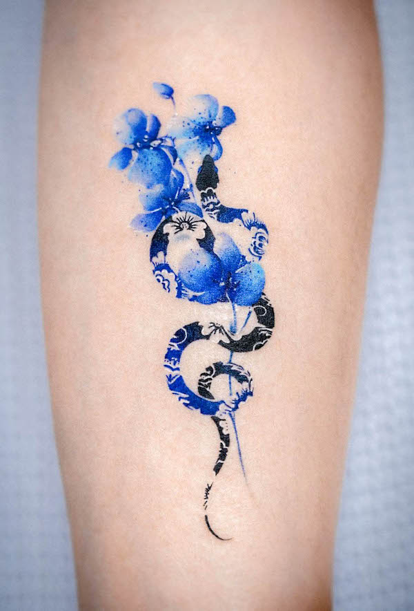 Serpente e orchidea tatuato da @e.nal_.tattoo