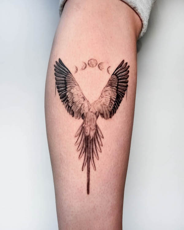 Tatuaggio con aquila e fasi lunari di @the.xx_.ttt_
