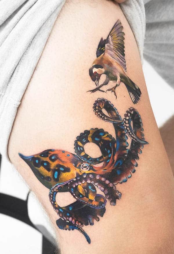Tatuaggio con polpo e uccello di @rey.jasper