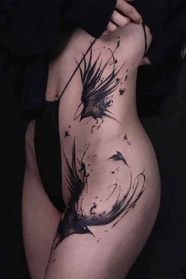 Tatuaggio del lato del corvo di @bgxgrim