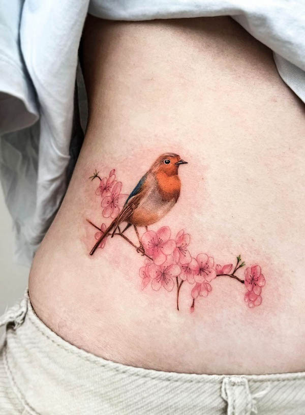 Tatuaggio Robin e fiori di ciliegio in vita di @7thscapes