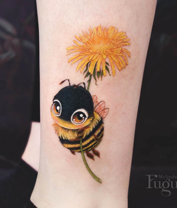 Tatuaggio carino con ape e girasole di @melinda_fugu_tattoo