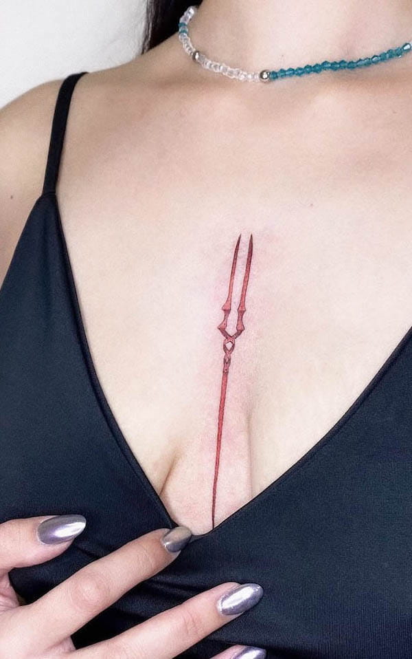 Il tatuaggio di Holy Lance tra le tette di @sherstobitovvv