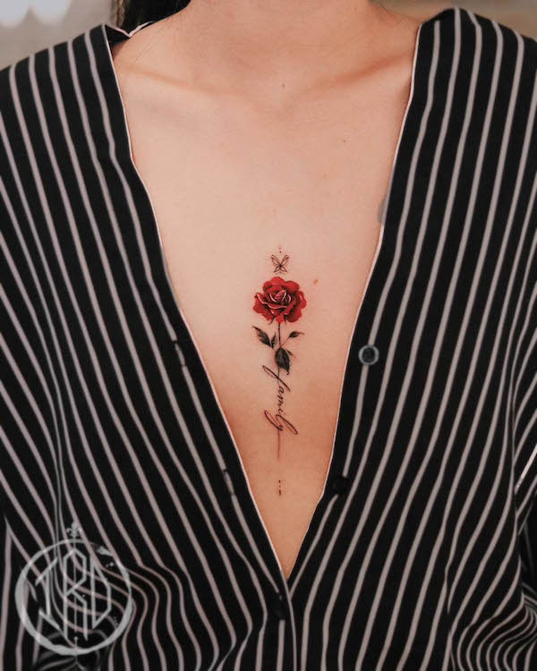 Rosa rossa e farfalla di @nhi.ink_