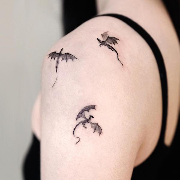 Tatuaggio del drago sulla spalla di @choiyun_tattoo