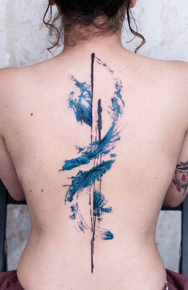 Tatuaggio astratto di elementi d'acqua di @koray_karagozler