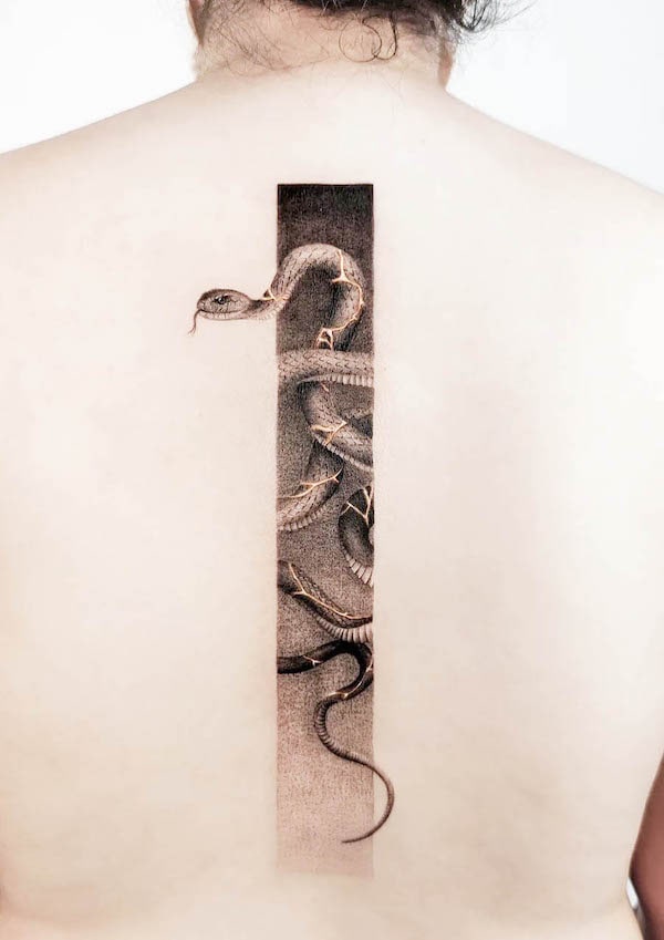 Realismo serpente tatuaggio da @jamjam.tattoo