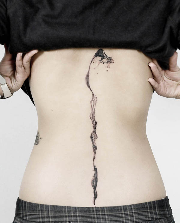 Tatuaggio Water Spine di @tattooist_doy