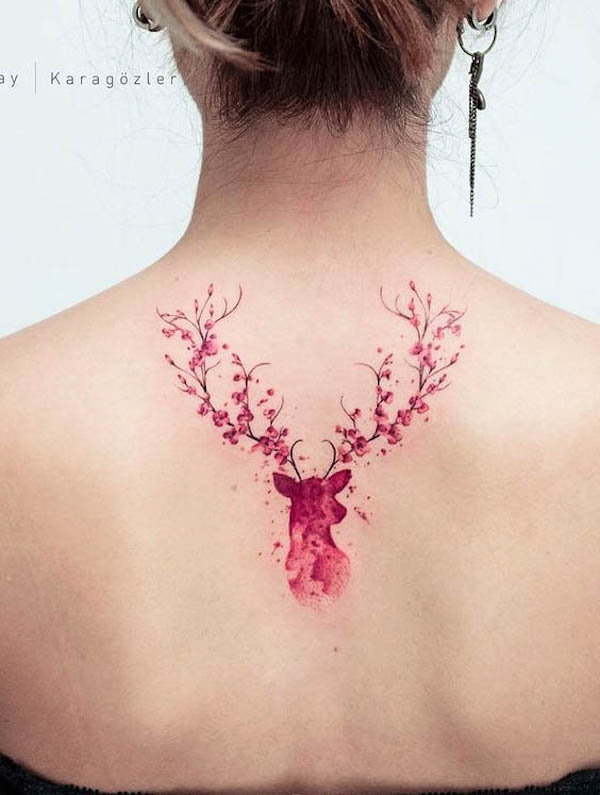 Tatuaggio di cervo rosso di @koray_karagozler
