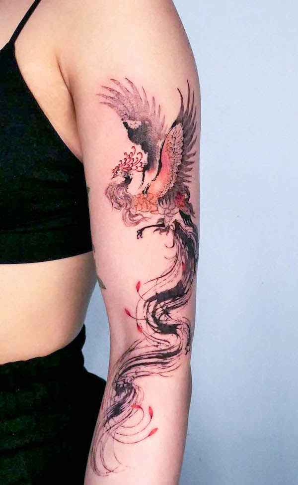 Tatuaggio super cool del braccio della fenice da @hanu.classic