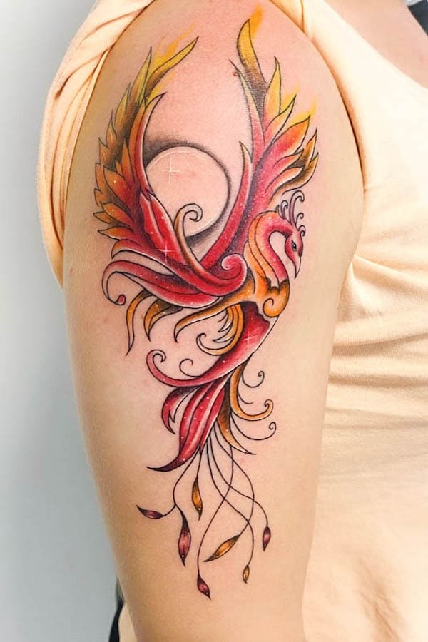 Tatuaggio con manica di fenice rossa di @astrolabium_tattoo