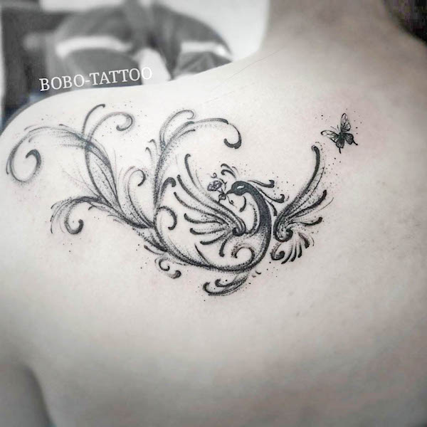 Tatuaggio con fenice e farfalla di @boboxqueen