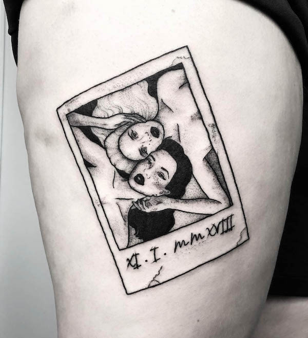 Tatuaggio della coscia con doppio problema di @hoperosie