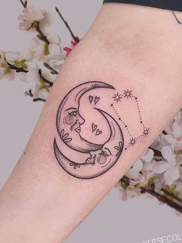 Tatuaggio con doppia luna di @louisecolemantattoos