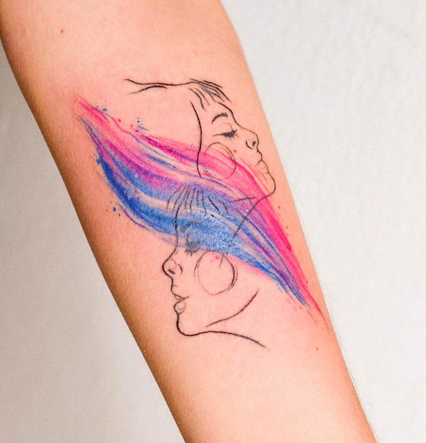 Tatuaggio con pennellate di colore di @michelle.wilinski