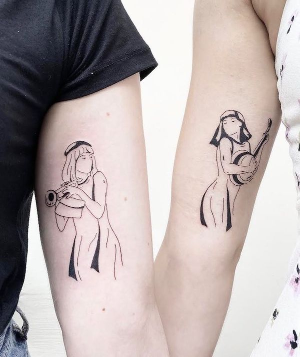 Tatuaggio Gemelli abbinato sulla parte superiore del braccio di @la_amicale