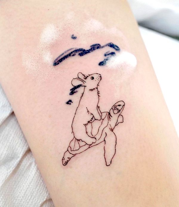 Tatuaggio di coniglietto e tartaruga di @tattoo_joojoo