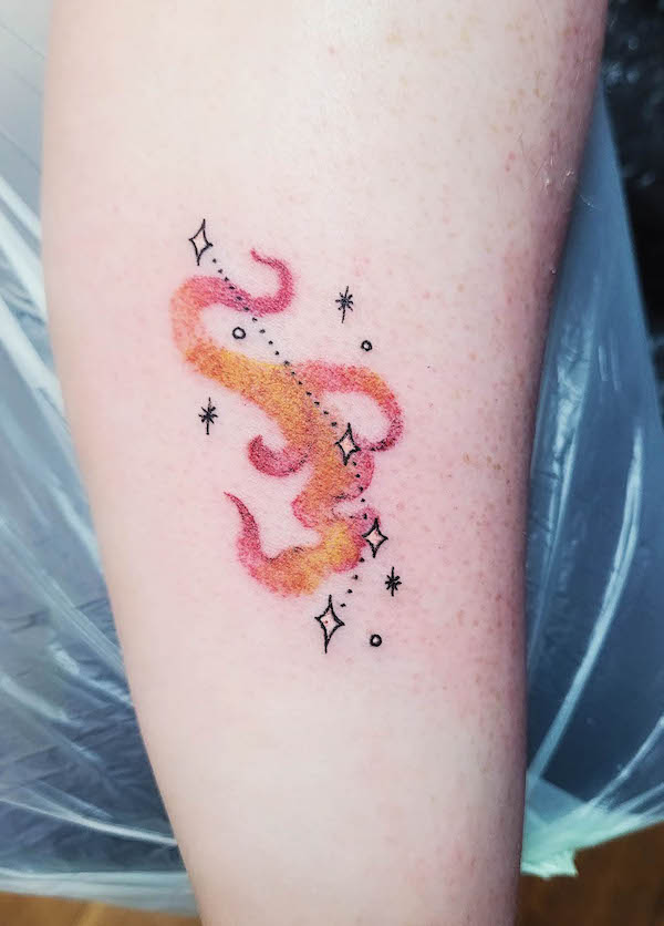Tatuaggio Ariete con fuoco e stelle di @btn_tattoos