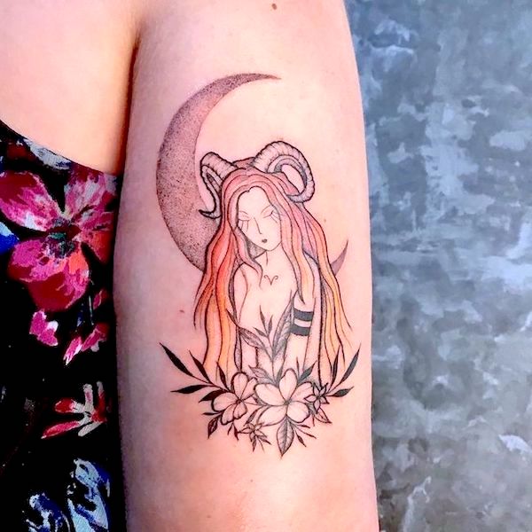 Il tatuaggio del braccio della dea Luna per l'Ariete di @taylyratattoo