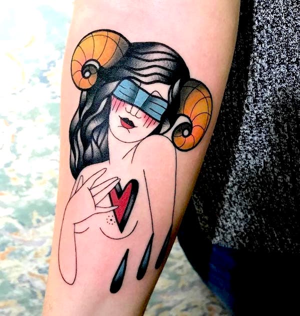 Tatuaggio neo tradizionale di una ragazza Ariete di @lucille_root