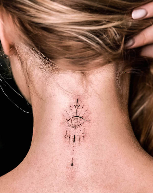 Tatuaggio sul collo