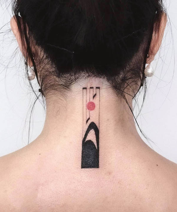 Paesaggio astratto dietro il collo tatuato da @alices_tattoo