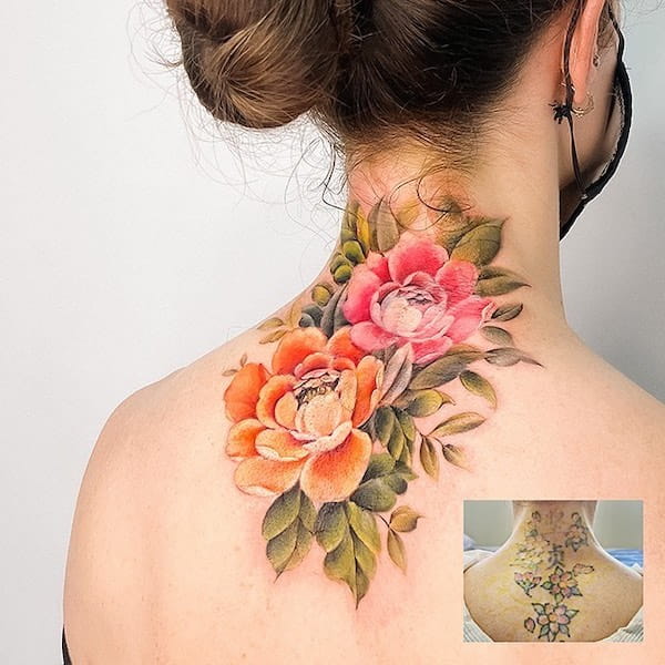 Stupendo tatuaggio coprente a fiori di @nancy_dongtattoo