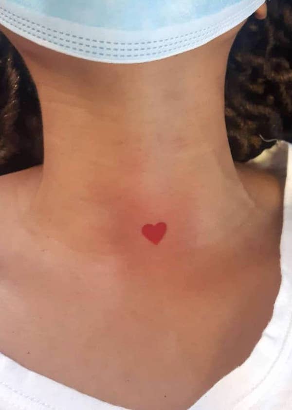 Tatuaggio per la gola