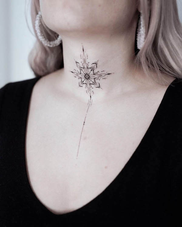 Tatuaggio della gola con mandala ornamentale di @ninapost.ink_