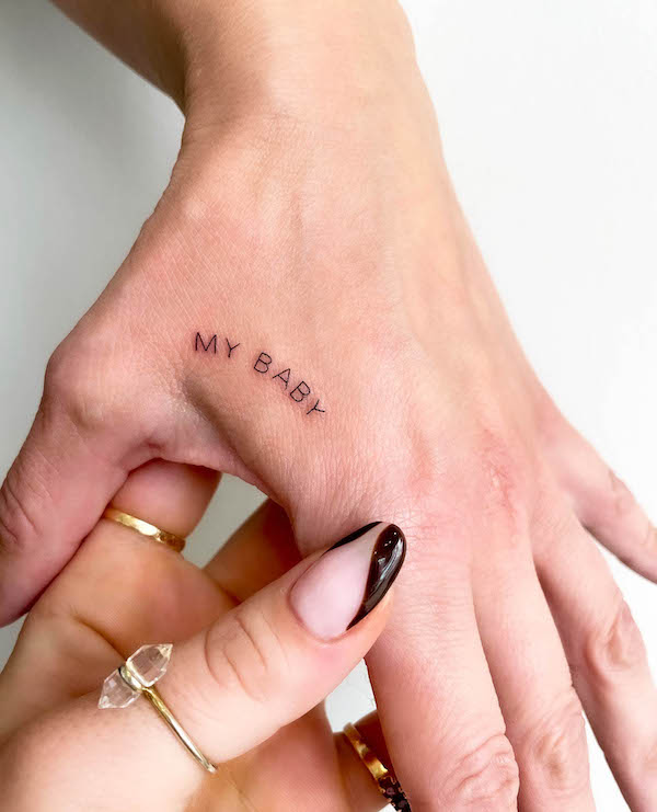 Tatuaggio a mano semplice