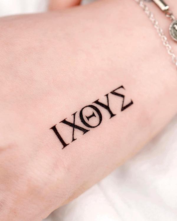 Tatuaggio di parole greche di @choiyun_tattoo